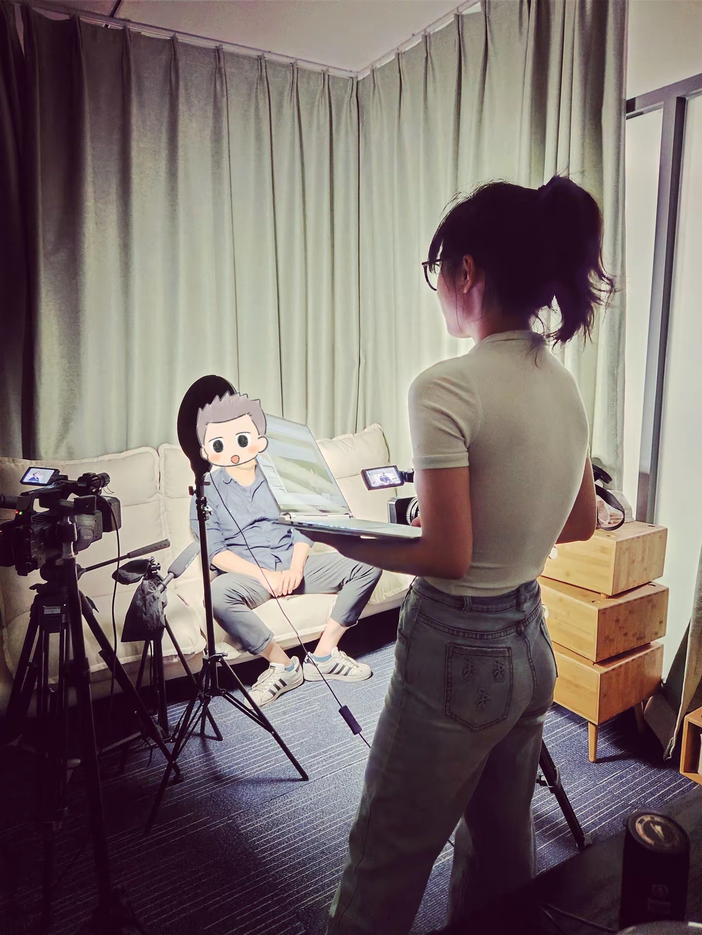 负责主题采访 · 1